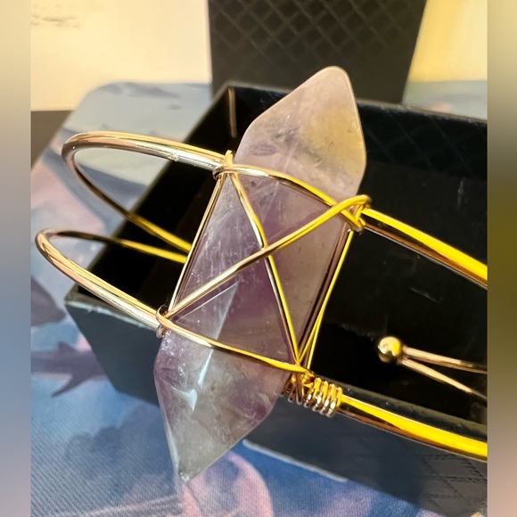 1pc Natural Healing Gemstone Column on Adjustable Gold Colour Bracelet in Box - Picture 2 of 8